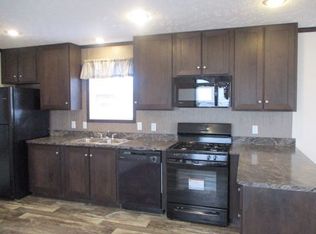 69262 Emma Dr #E262, Richmond, MI 48062