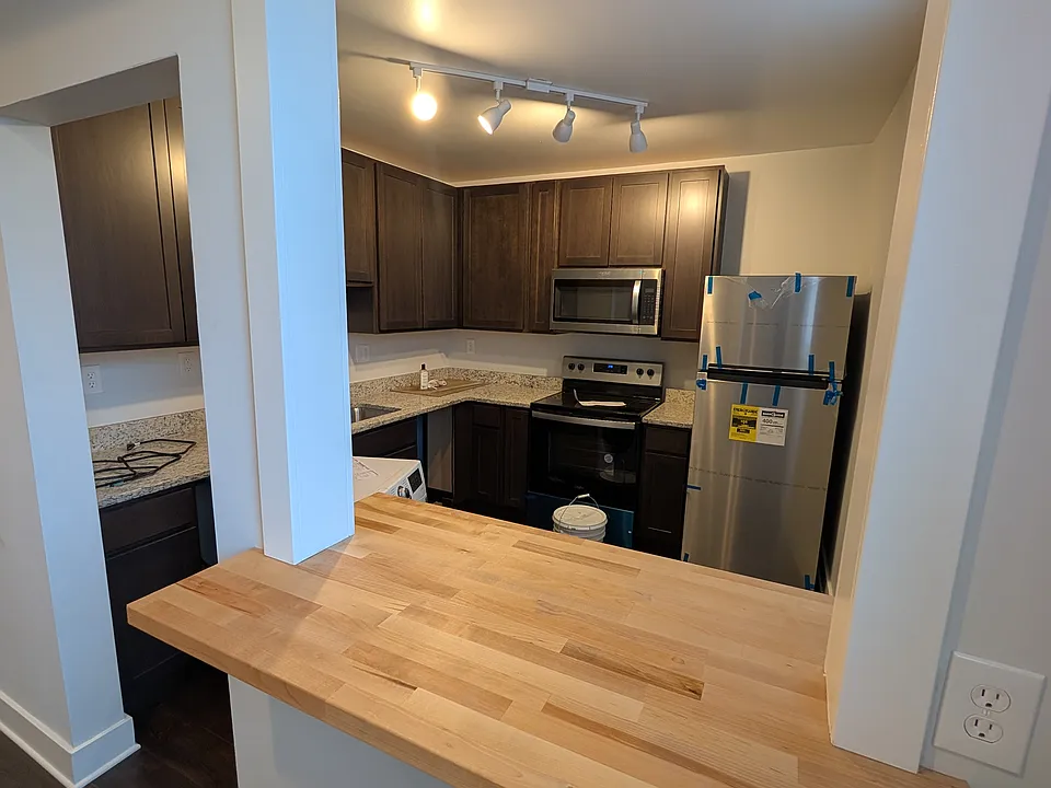 52 1/2 E 5th Ave #A