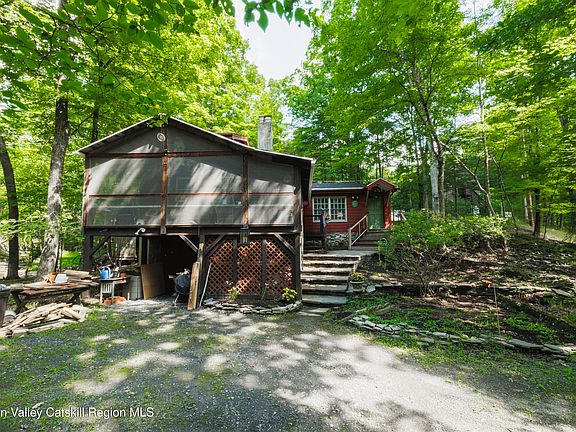 3rd image of 357 Chestnut Hill Road