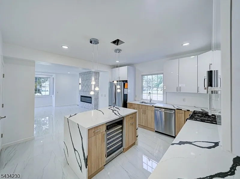 4 bed, 5.0 bath, $5,500 — Photo 4
