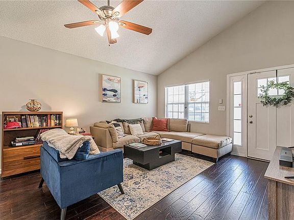4th image of 2458 Crestview Ave