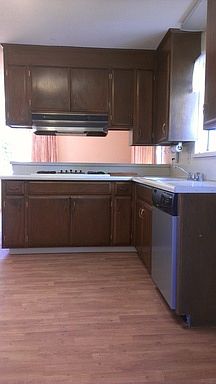 3rd image of 121 Francis Ct