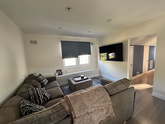 4th image of 410 Cromwell Ave Floor 2