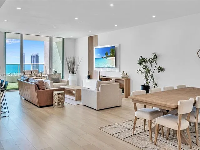 3 bed, 3.5 bath, $9,700 — Photo 1