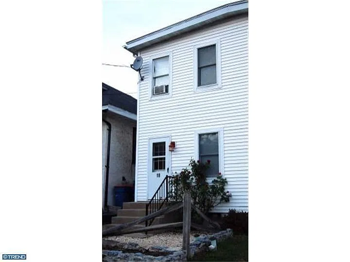 18 Elm St photo 1