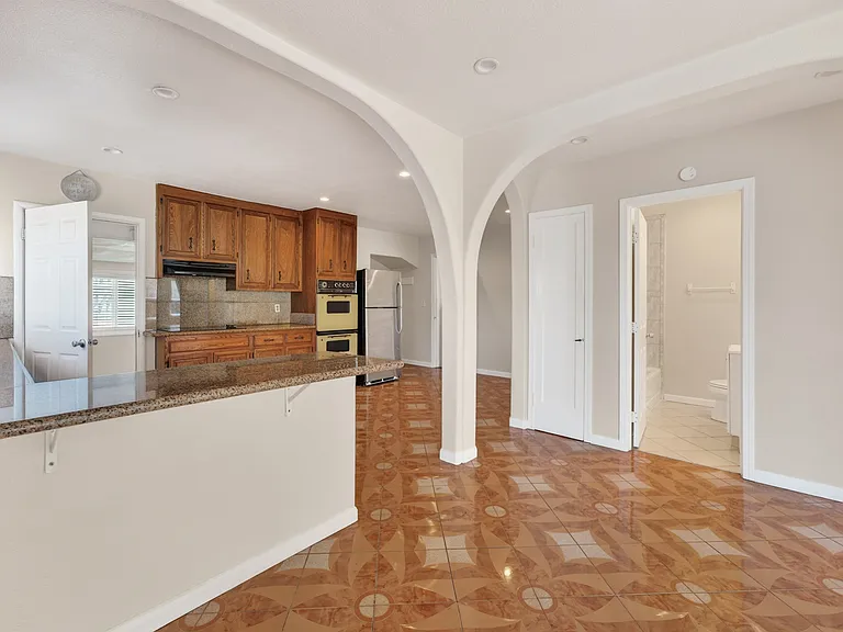 25468 Belmont Ave — Photo 10