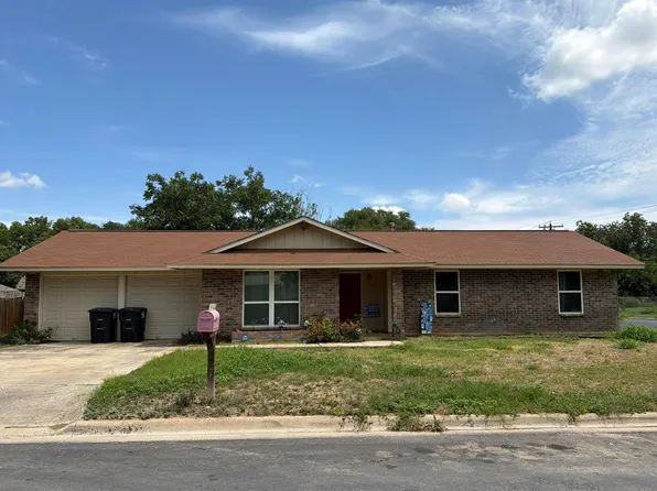 1502 27th St, Hondo, TX 78861