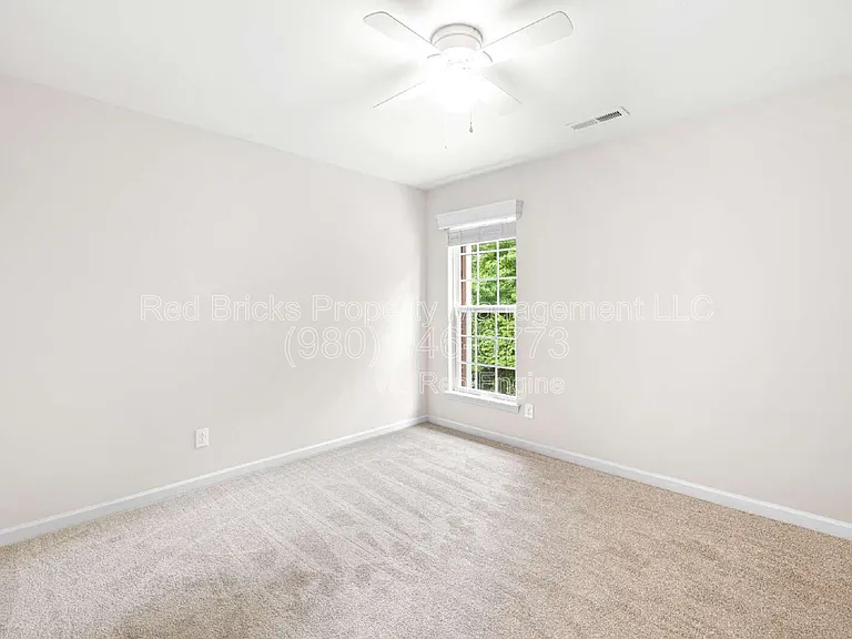 15426 Canmore St — Photo 15