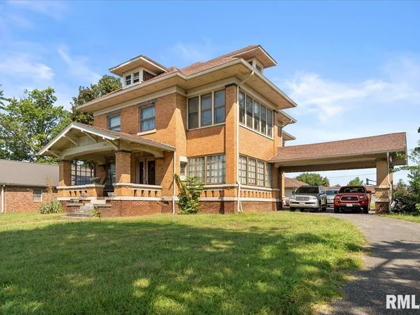 216 W Poplar St, Harrisburg, IL 62946