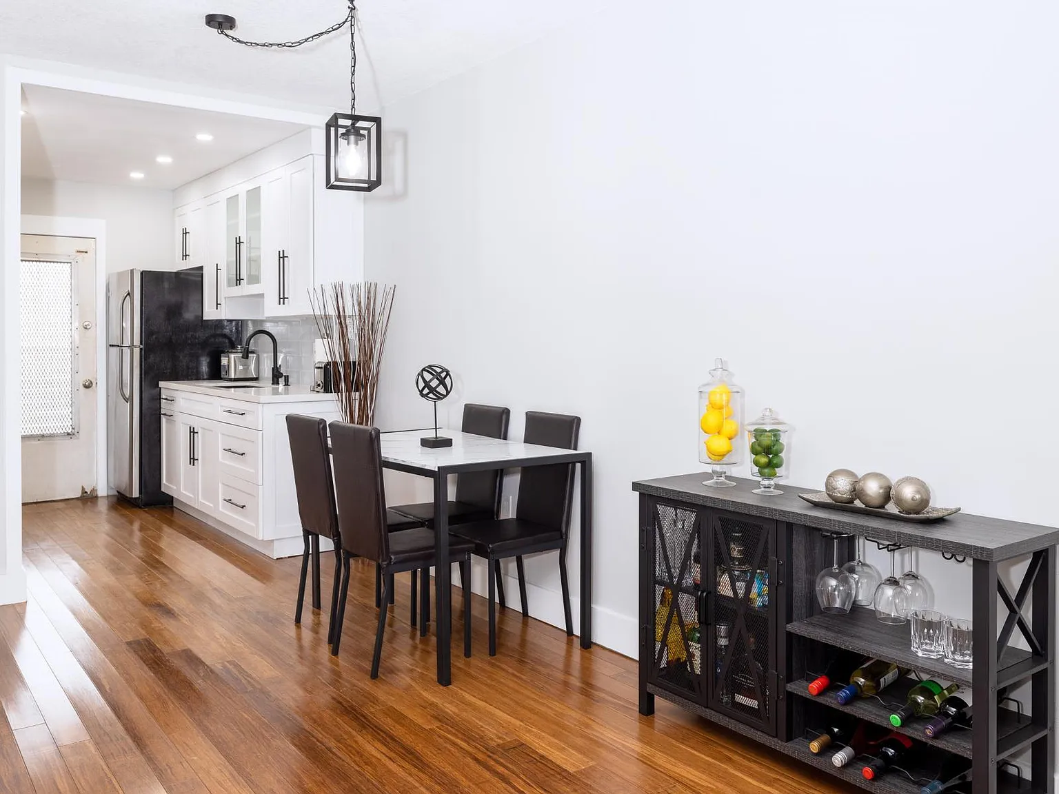 1 bed, 1.0 bath, 660 sqft, $1,800 — Photo 3