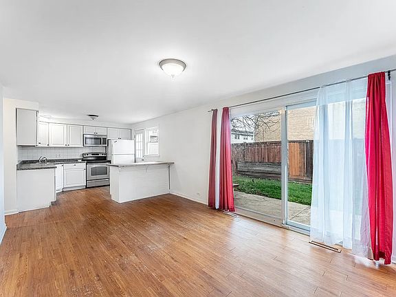 5th image of 8945 Robin Dr