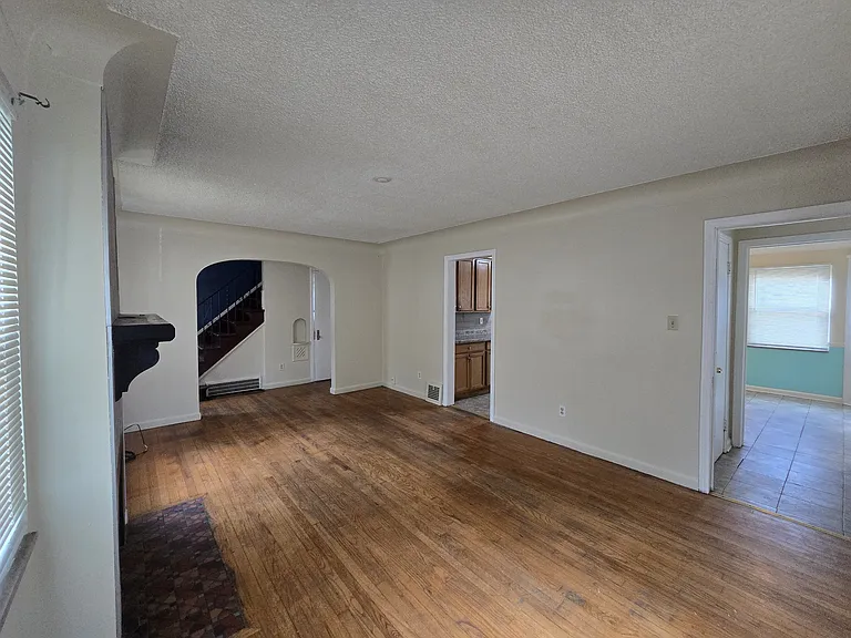15205 Maplewood Ave — Photo 4