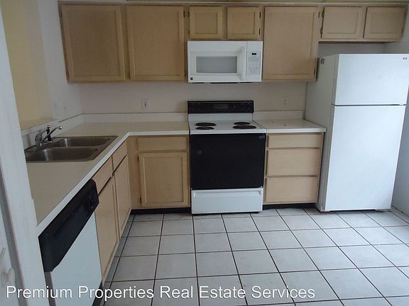 3rd image of 1209 Garden Isle Ct