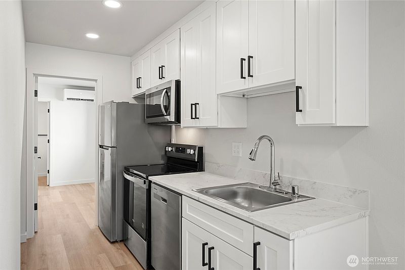 3rd image of 202 S Alder Avenue #A