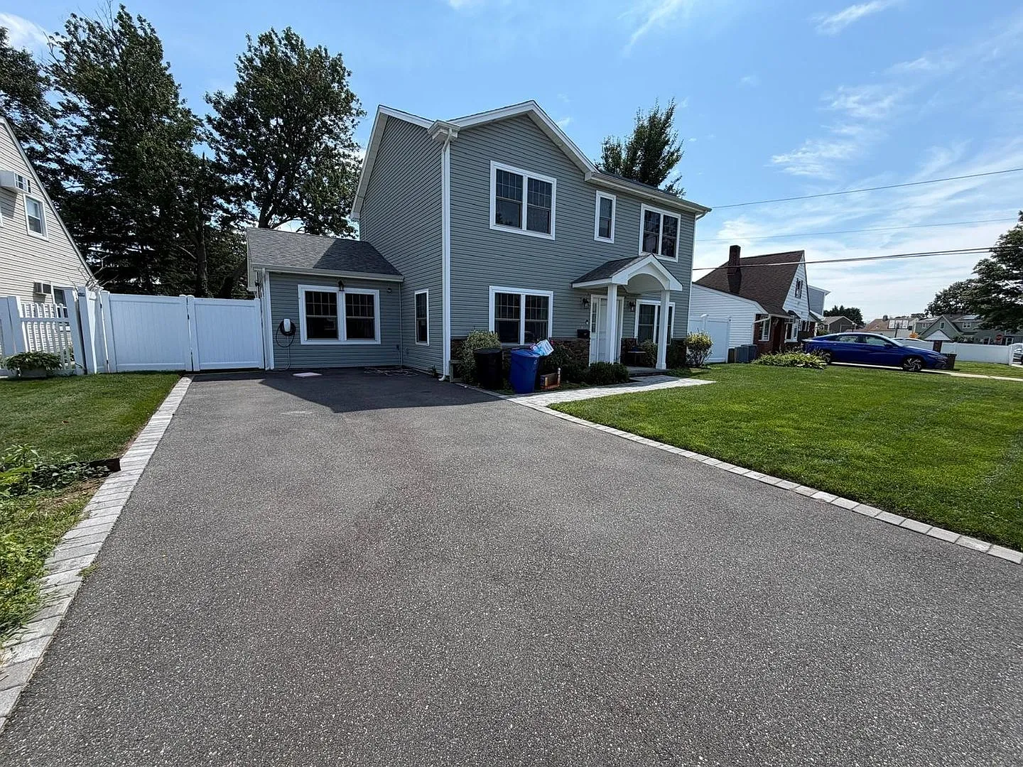 Spacious 4BR House in Levittown — Photo 3