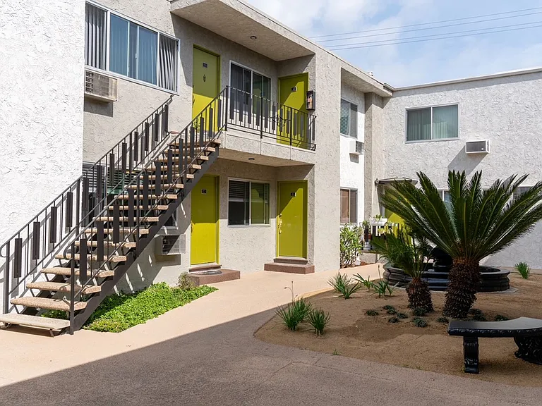 520 E Magnolia Blvd — Photo 10