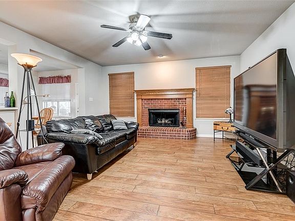 5th image of 2337 Marshfield Dr