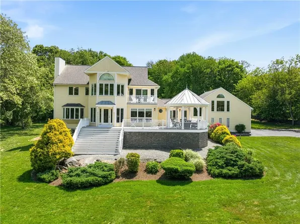 38 Gondola Ave, Jamestown, RI 02835