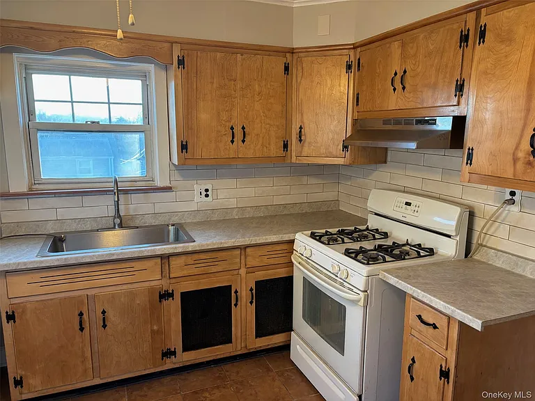 82 Putnam Ave — Photo 6