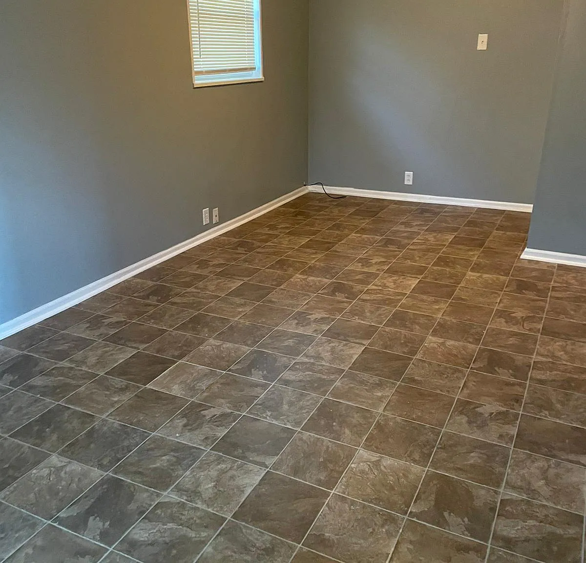 3 bed, 1.0 bath, 1171 sqft, $1,300 — Photo 2