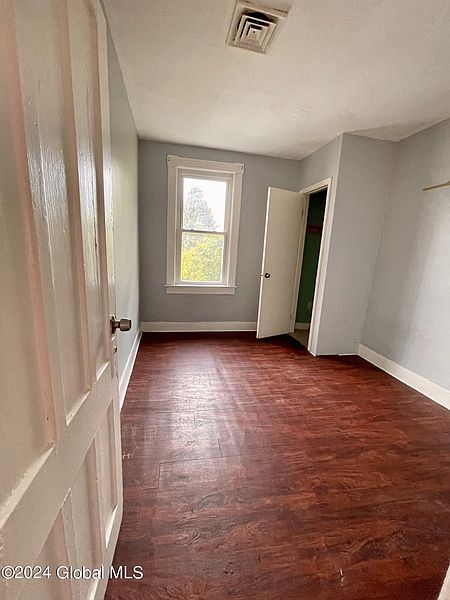 4th image of 215 Front Street