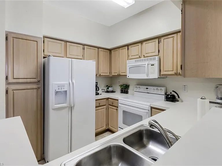23600 Walden Center Dr #304 — Photo 16