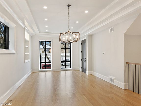 2nd image of 2817 N Lakewood Ave #1