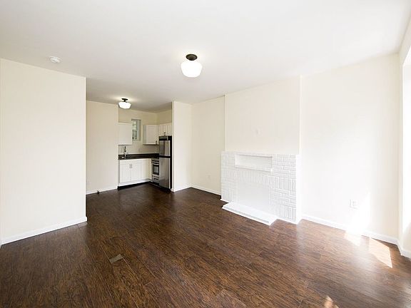 2nd image of 24 Jane St APT 4B
