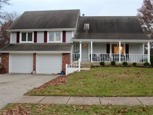 617 NE Birchwood Dr, Lees Summit, MO 64086