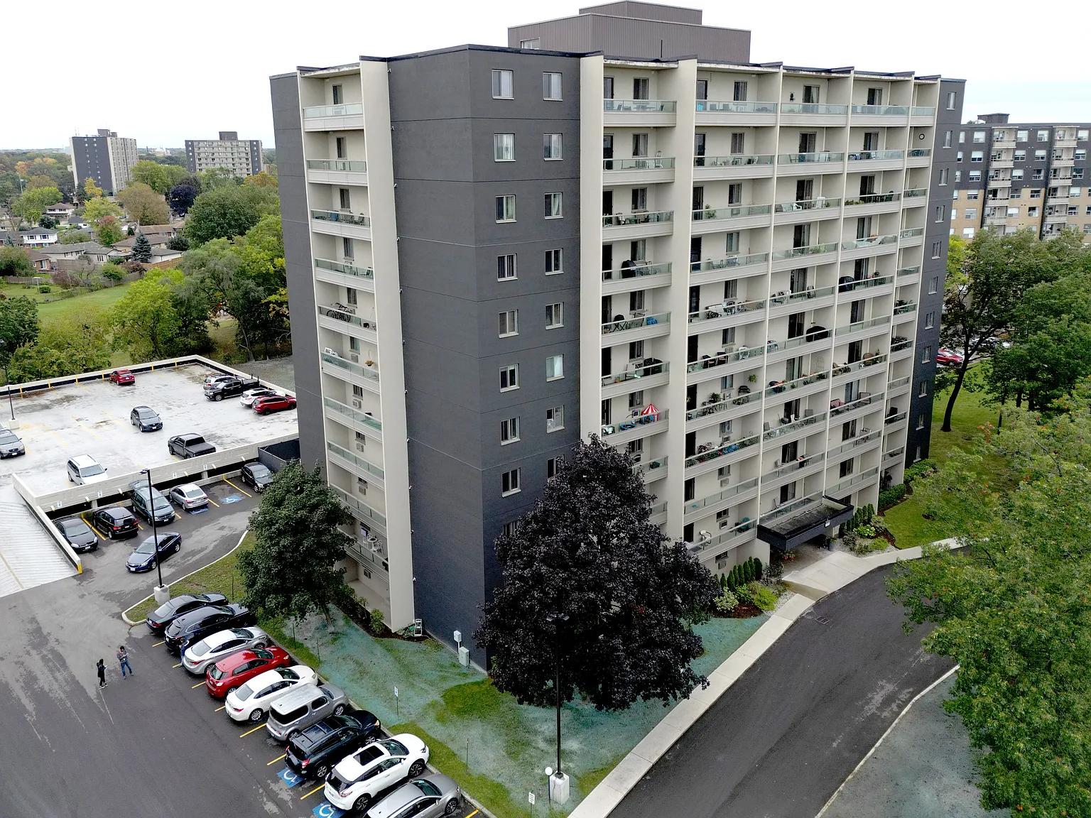 Royal Oak Towers — Photo 3