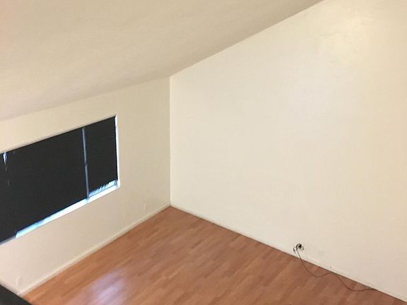 5th image of 110 Tanglewood Ct
