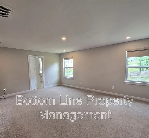 2030 Sewall Ave SW — Photo 34