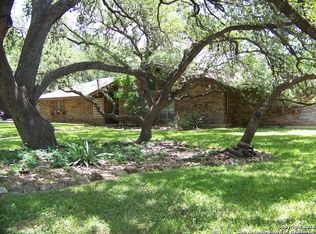 227 Yosemite Dr, Hollywood Park, TX 78232