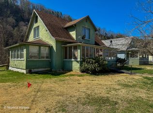 404 Center St, Clay, WV 25043
