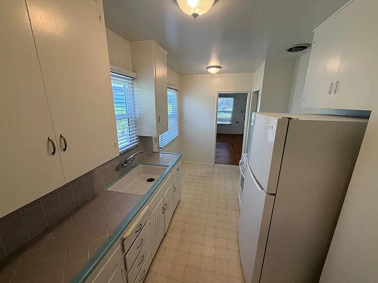 119 W Liberty St #A — Photo 5