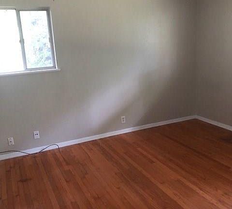 5th image of 110 N Nolan Ave