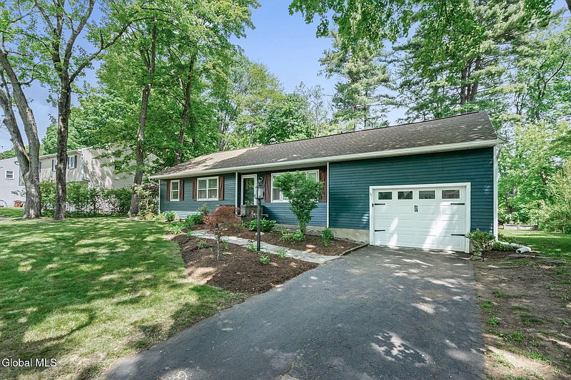 2nd image of 118 E Poplar Drive