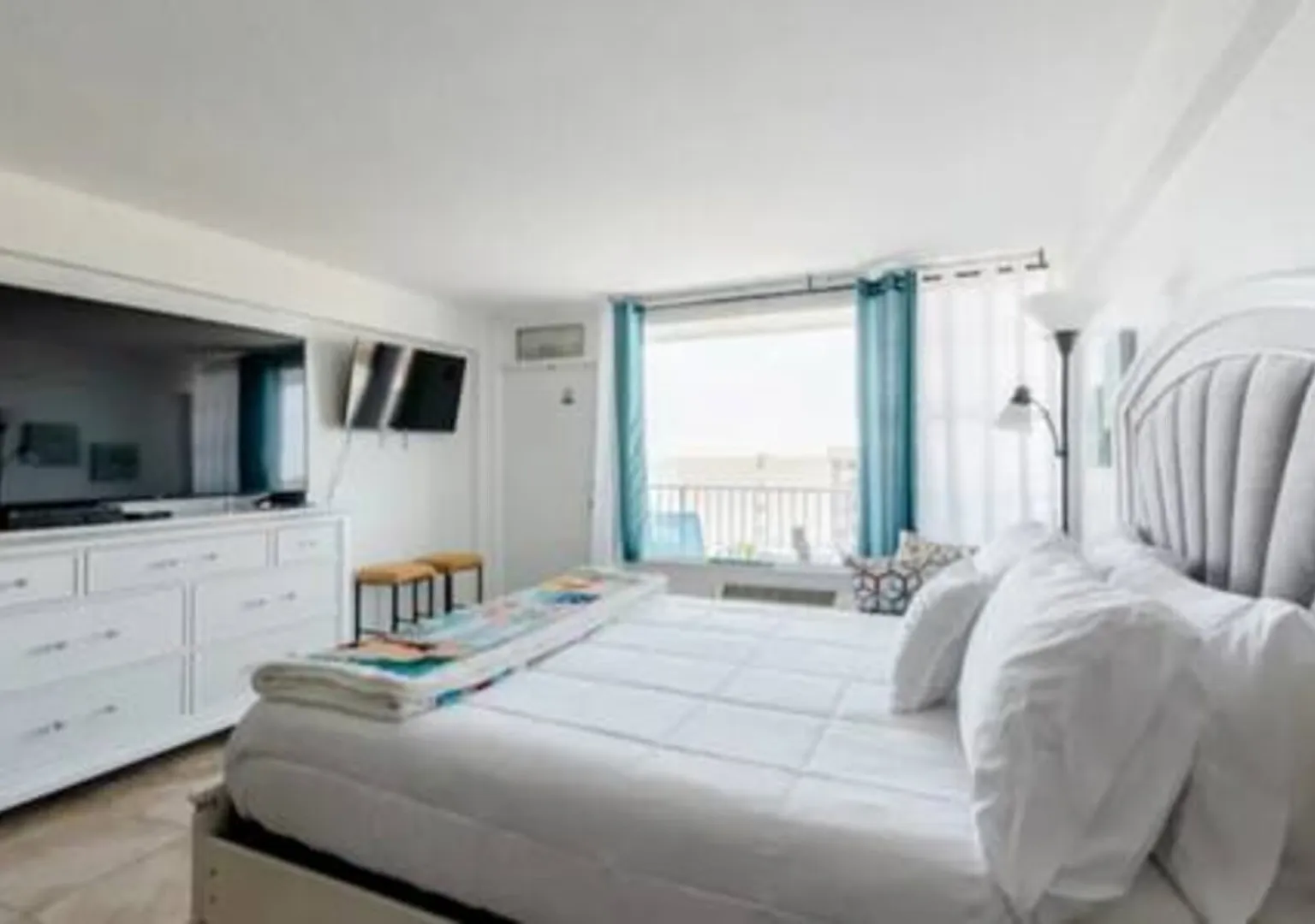 Luxury Oceanfront Getaway w/ Balcony- Pool Is Open — Photo 1