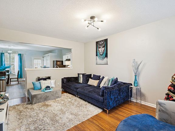 3rd image of 2690 Parkway Trl