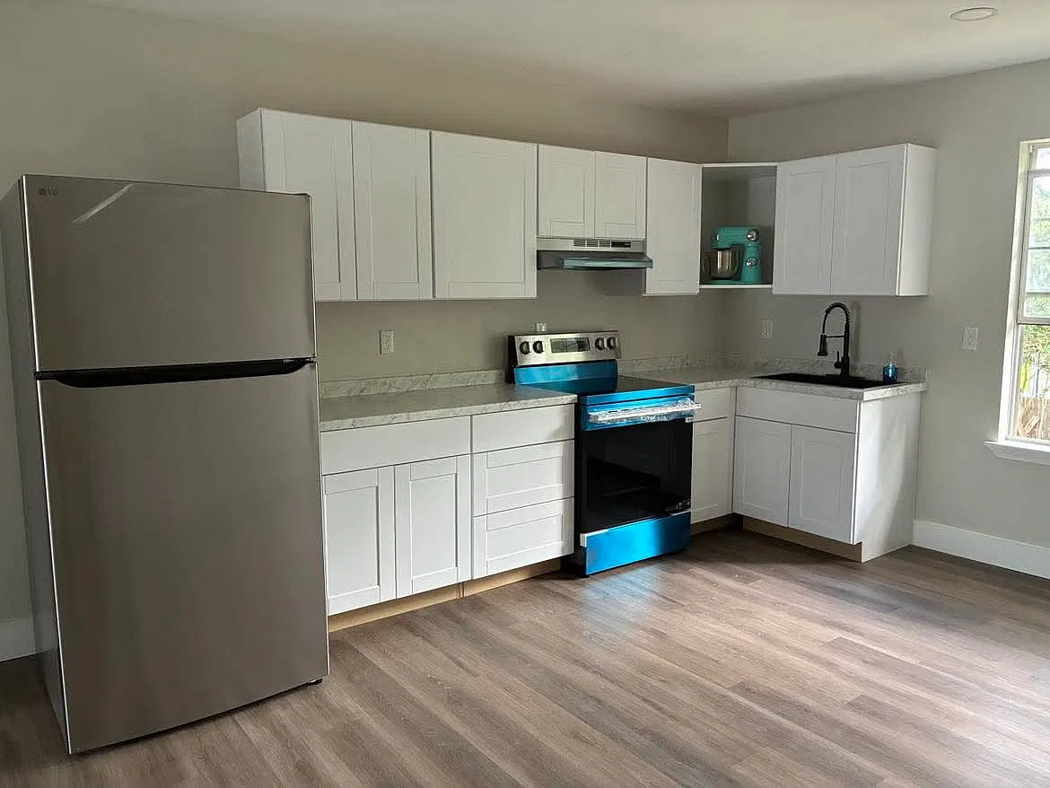 Fully Renovated 2BR/2BA 1,300 Sq Ft Section 8 Welcome — Photo 2