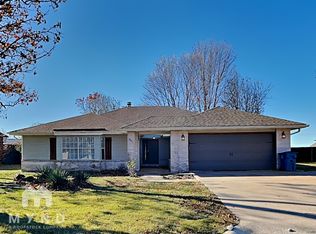 601 Cherokee Dr, Gentry, AR 72734