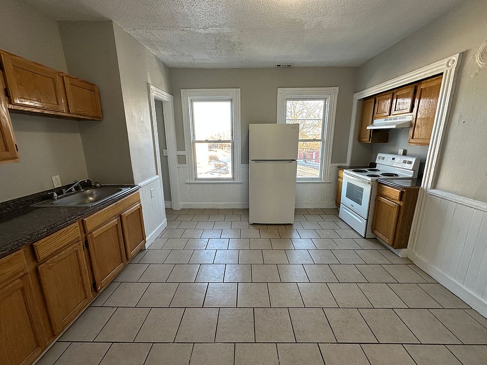 1st image of 153 Humphrey St #2/3