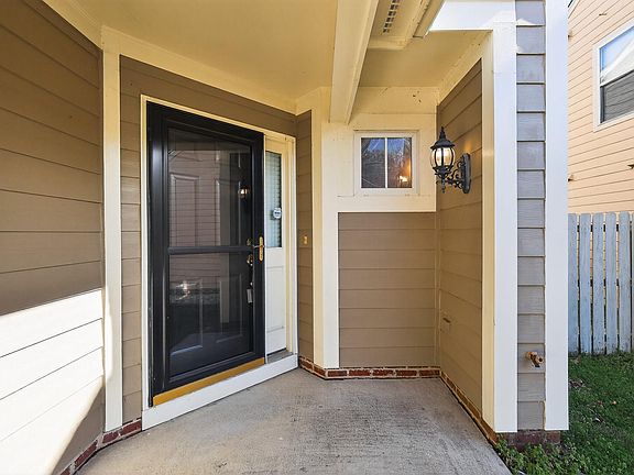 3rd image of 10436 Neland St