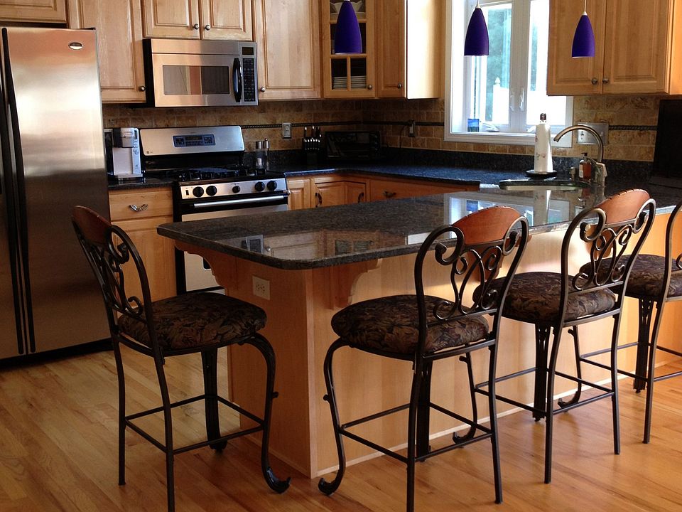 1st image of 102 Stockbridge Ct