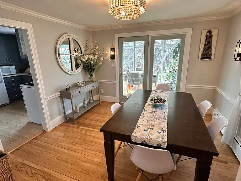 432 Shore Rd — Photo 1