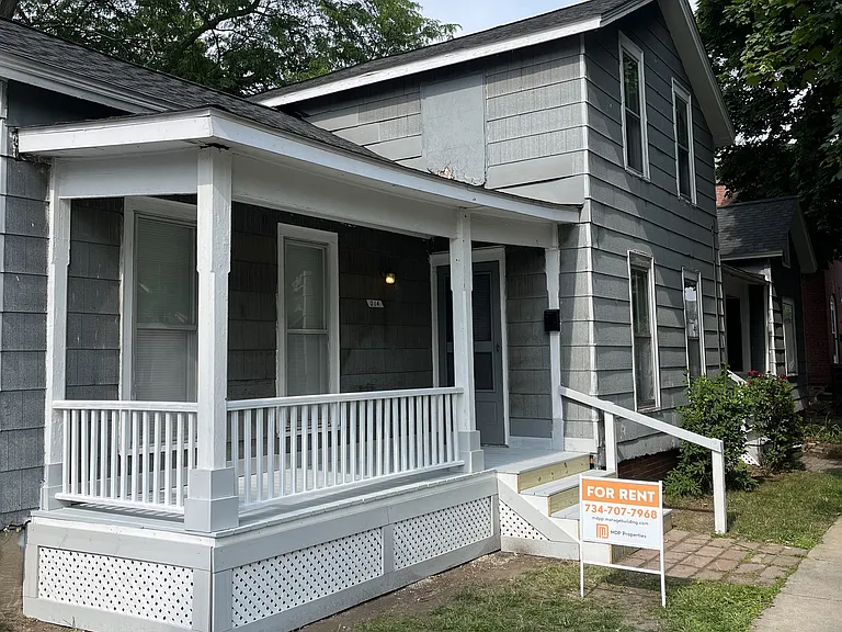 214 Ferris St — Photo 2