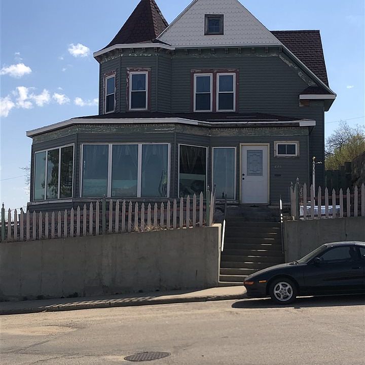 425 Main St S, Minot, ND 58701 Zillow