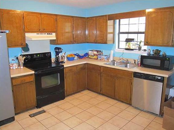 3rd image of 7022 Glacier Ln