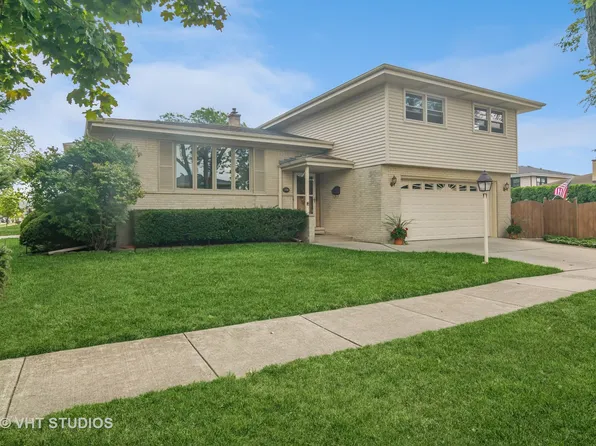 8657 W Normal Ave, Niles, IL 60714