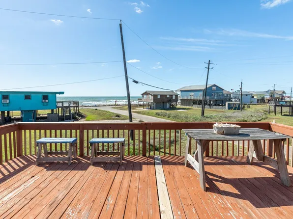 819 Sea Shell Rd, Surfside Beach, TX 77541